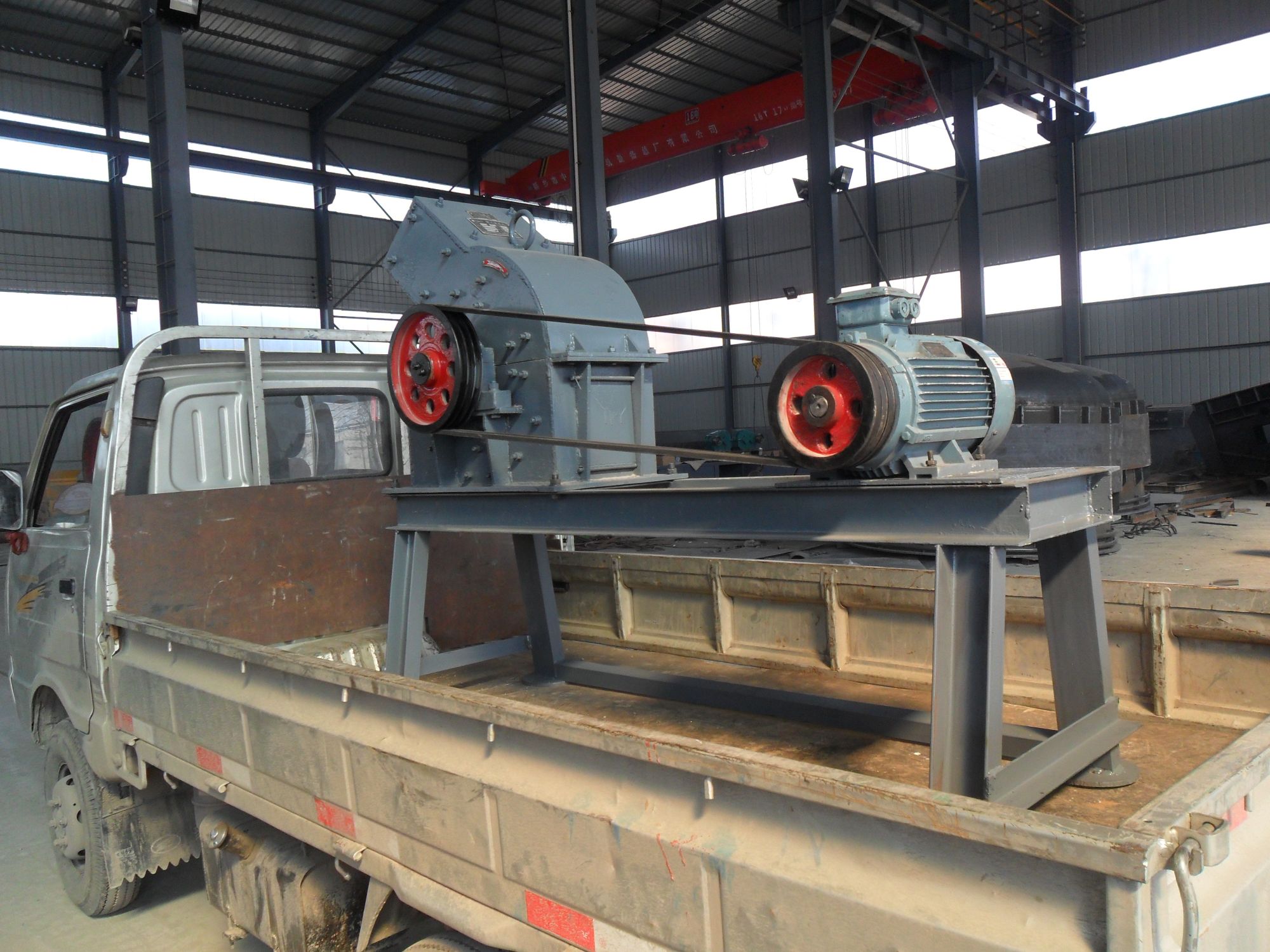hammer mill crusher with Underframe and motor
